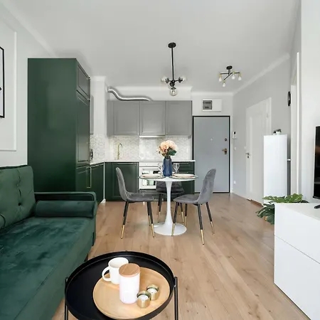 شقة Dark In Center With Desk And Balcony By Renters فروتسواف