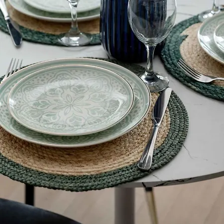 شقة Dark In Center With Desk And Balcony By Renters *