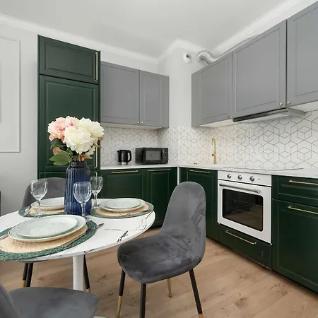 דירה Dark In Center With Desk And Balcony By Renters *