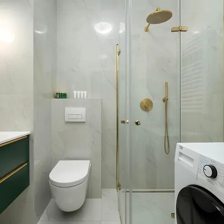 Dark In Center With Desk And Balcony By Renters * ורוצלב